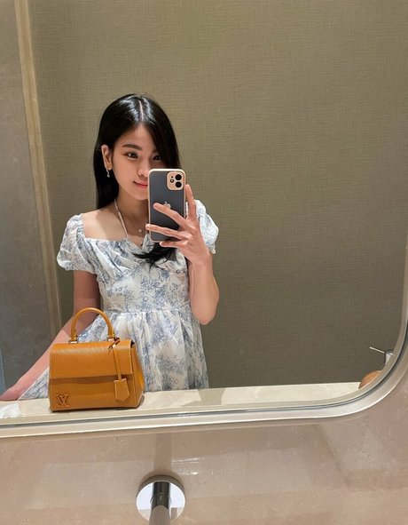 Aveline Liu pretty pornstar pics