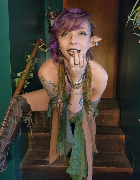 Mavissky pornographic star image