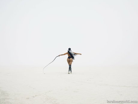 La Reina Shaw sexy actress photo