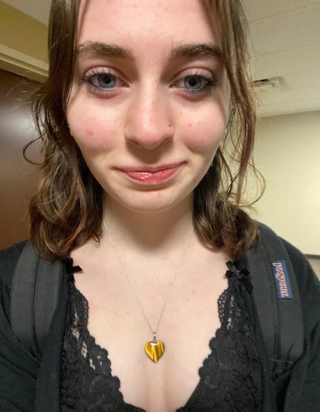 avieb4by model naked pic