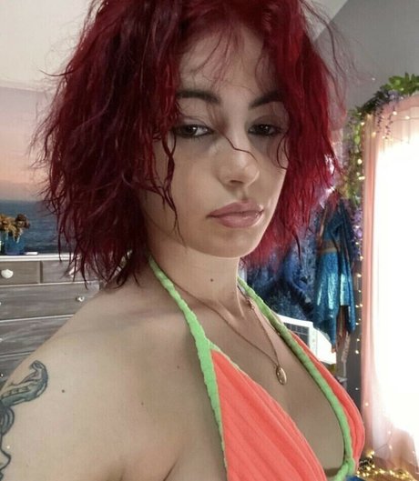 daretobelilith model beautiful pic