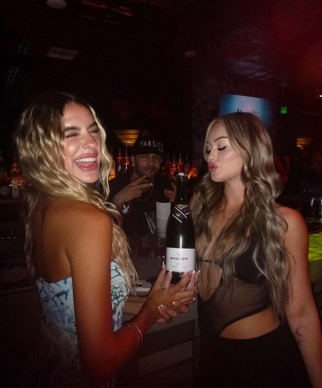 ashleyxcee pornographic model picture