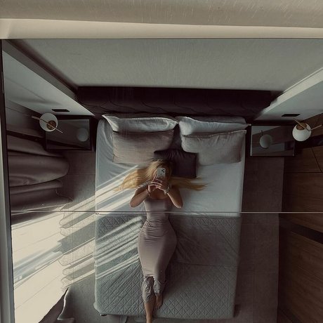 shemale handjob onlyfans beautiful naked gallery