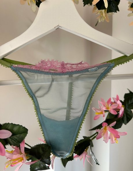 petitenikky star hot pictures