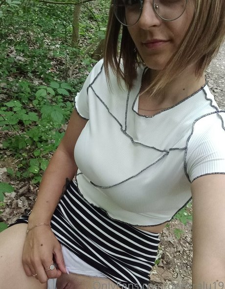 Deearalu19 erotic star pics