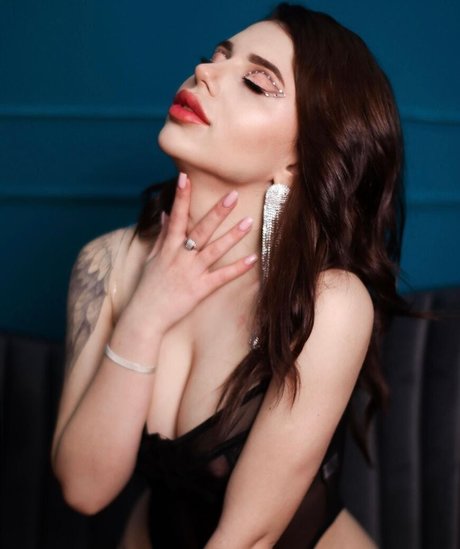 xristinamarou hd actress img