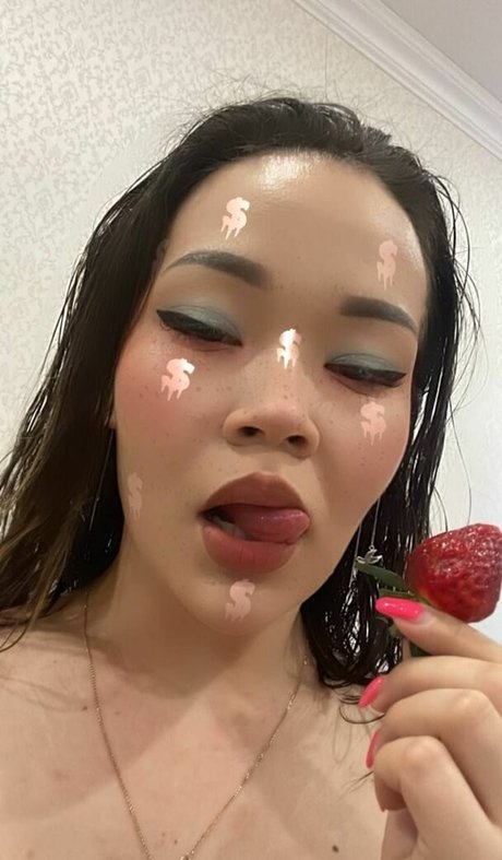 EvaFlower model pornographic images