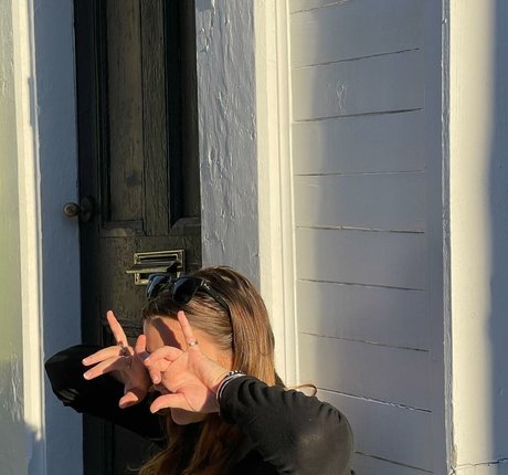 Lola Dubrul nudes actress pic