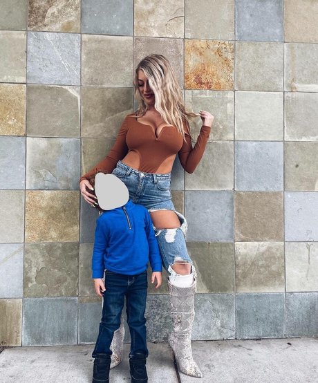 Jessica H naked pornstar pics