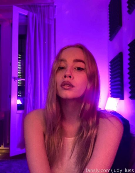 deni__dragons__ erotic pornstar pictures