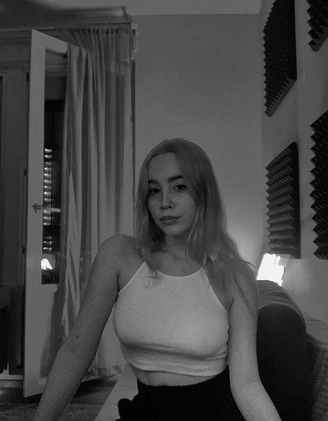 deni__dragons__ adult model img