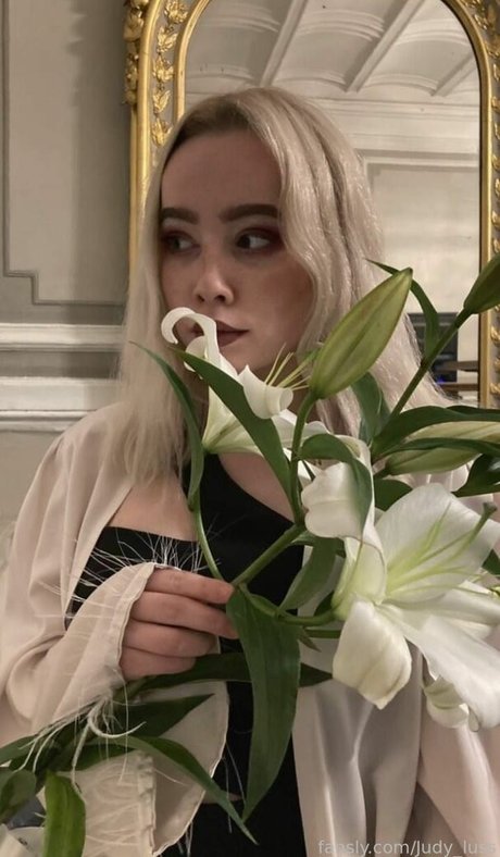 deni__dragons__ pornstar pretty picture