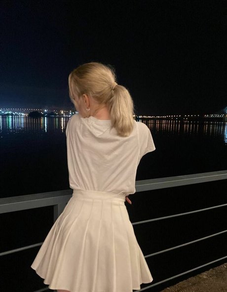 deni__dragons__ beautiful pornstar archive