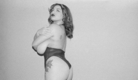 Drykettle model nude picture