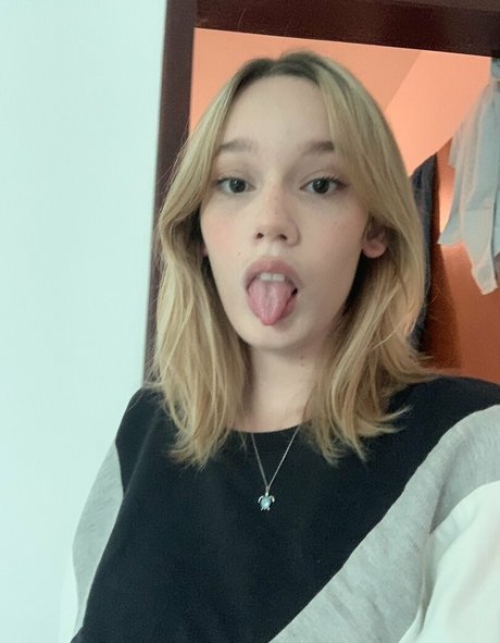 Hdceli nude star pictures