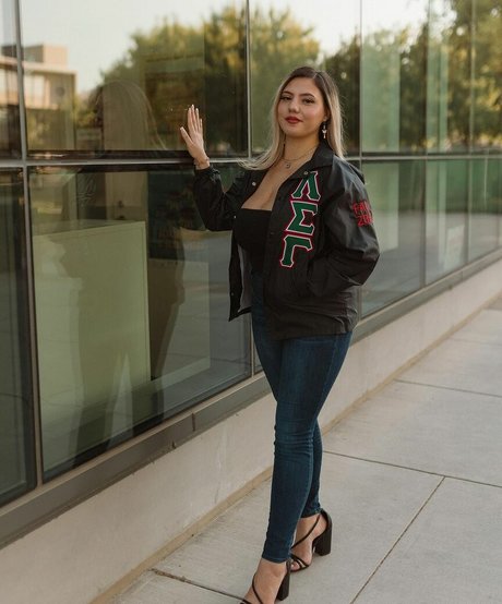 Inez Curiel sex model image