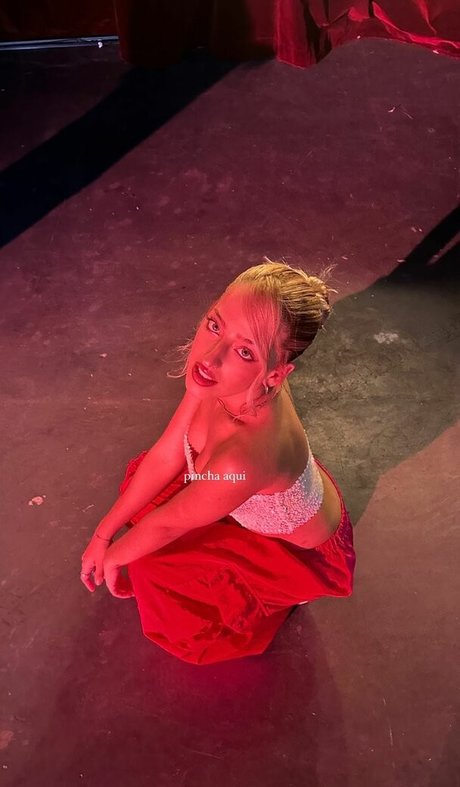 Ariannmusic naked pornstar picture