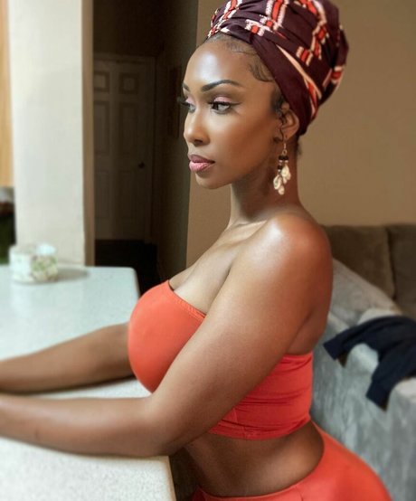 Six The Goddis naked actress picture