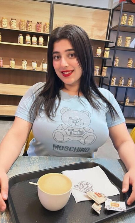 Apoorva Bhalla perfect model picture