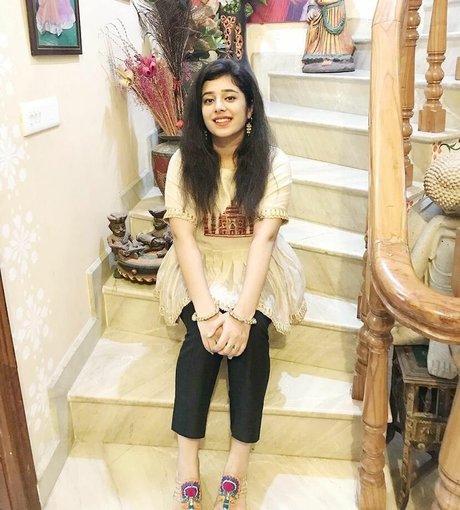 Apoorva Bhalla star beautiful photo