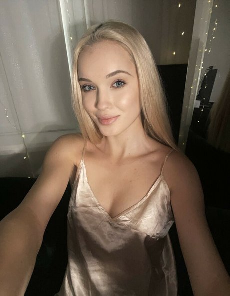 skyress vip erotic model archive