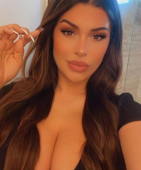 Bellegreyy pornstar picture