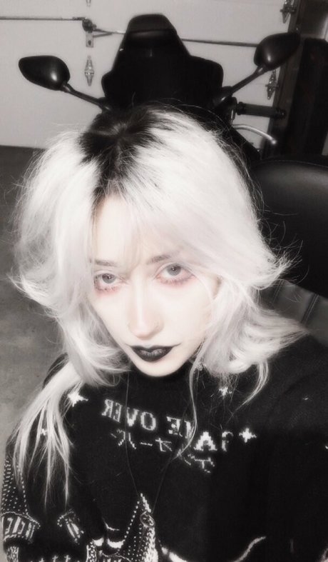 StyrlingElf exclusive star pics