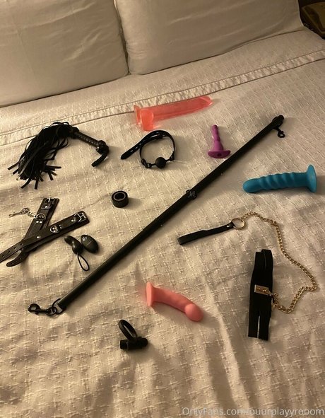 ouurplayyrooom model nude pic