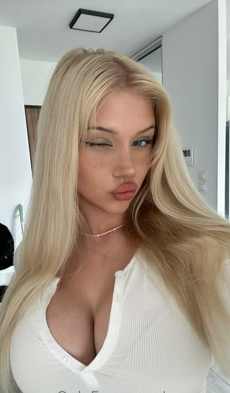 pavoxxy hd actress pic