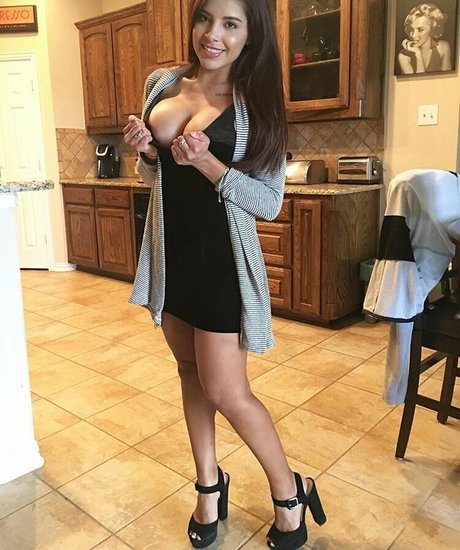 Skylerlo sex model photos