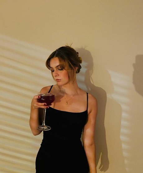 McKenzie Bell star hot photos