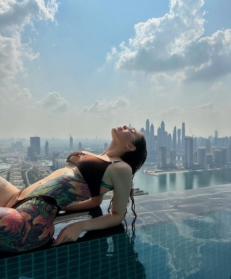 Toma Zhdanova pretty model pics