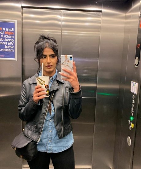 Tindy Kaur sexy model picture