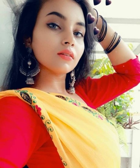 Aarohi Verma star naked photos