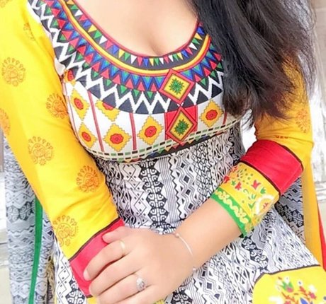 Aarohi Verma art model images