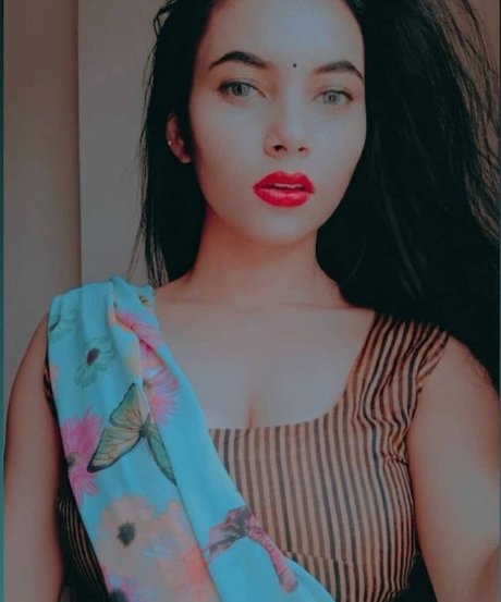 Aarohi Verma hd star photo