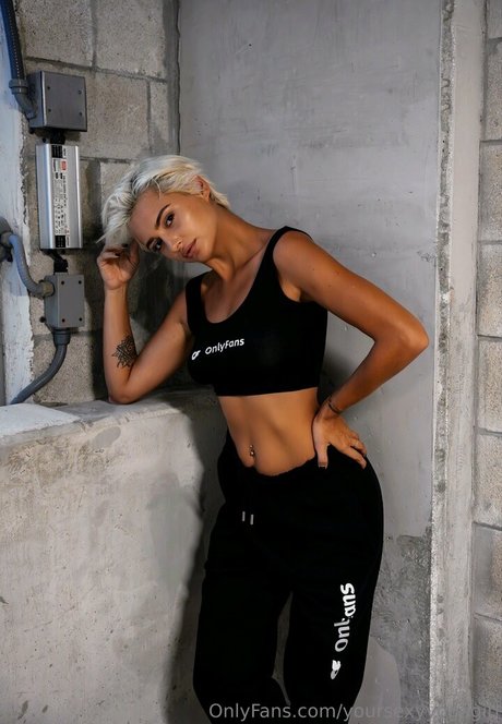 Allie Alina free model pics