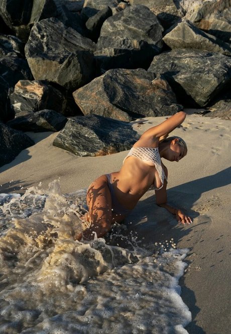 Allie Alina sex model picture