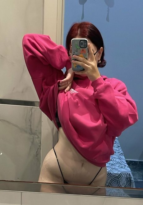 Nururkmz hot actress image