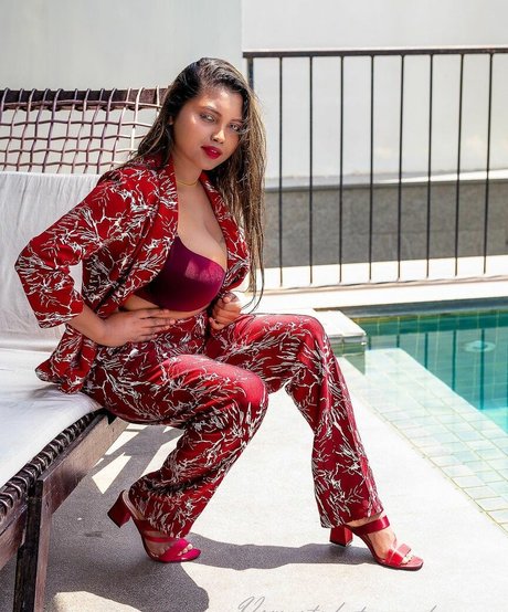 Elakkiya Rajendran art star img