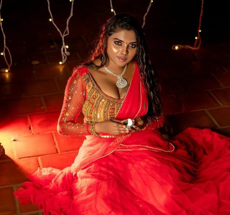 Elakkiya Rajendran star top pics