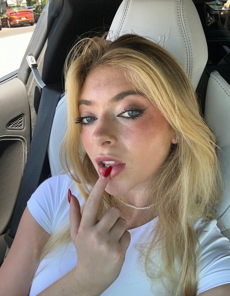 rileymaetwo pornstar nude pictures