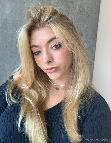 rileymaetwo star pretty picture