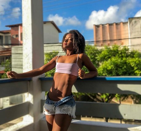 juliamissofc model pretty image