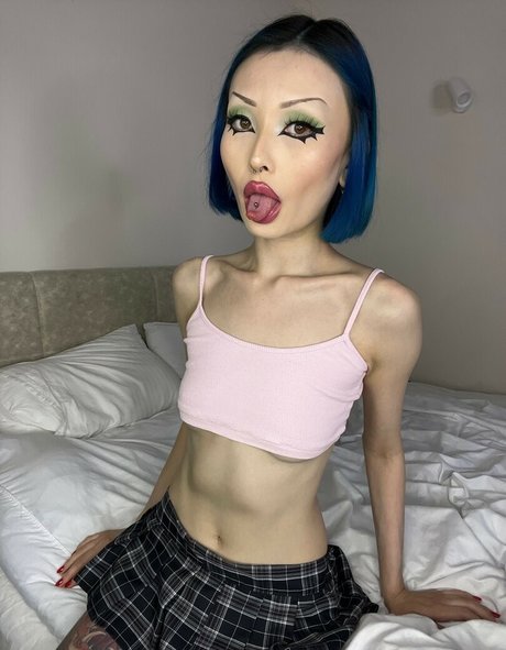 mikukandee model naked images