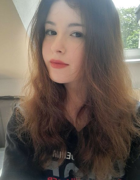 monamariaa star exclusive photo