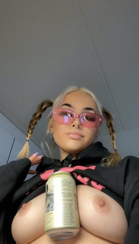 rosaelisaa model adult image