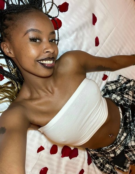 ebonynaomii adult star gallery