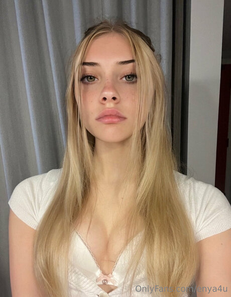 enya4u nude actress photo