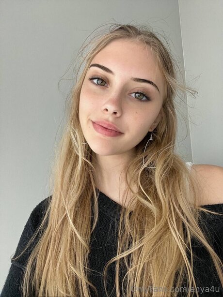 enya4u naked actress photos